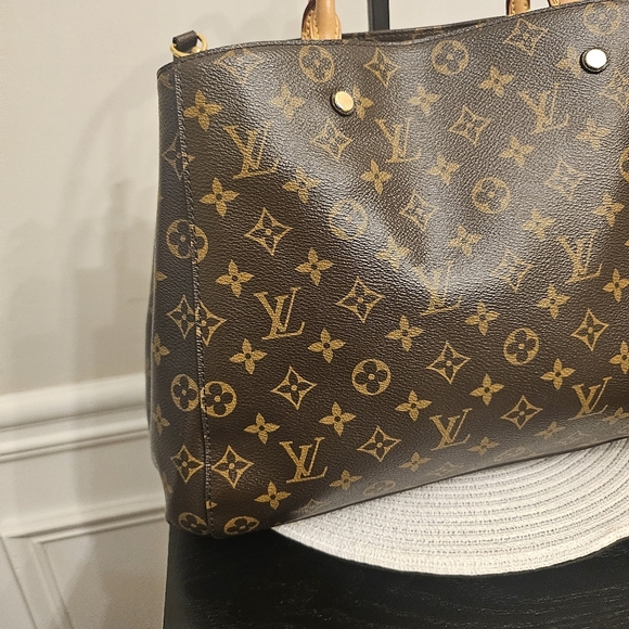 Louis Vuitton Montaigne GM – Monogram Canvas w/ Original Strap - Picture 2 of 16